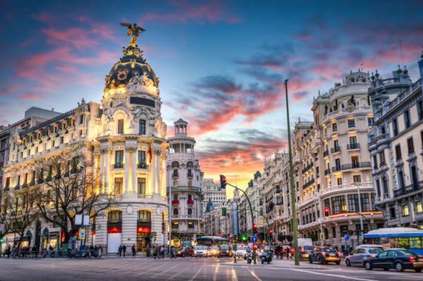 Moderno Apartamento En Pleno Centro Madrid Esterno foto
